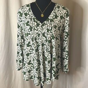 NWOT FUN 2‎ FUN floral blouse deep green/white